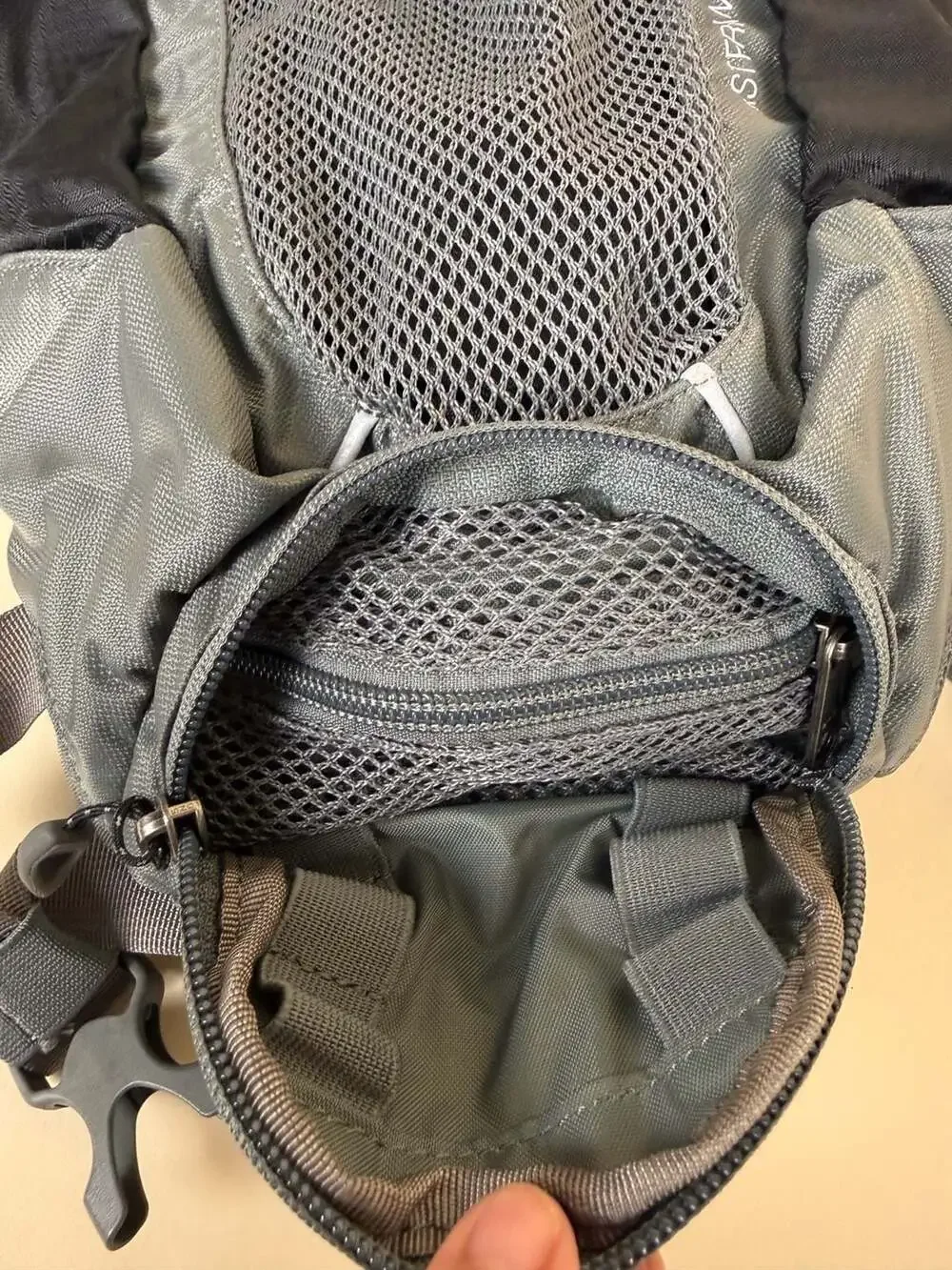 Eastern Mountain Sports Hydration Backpack w/ Bladder hiking camping outdoors